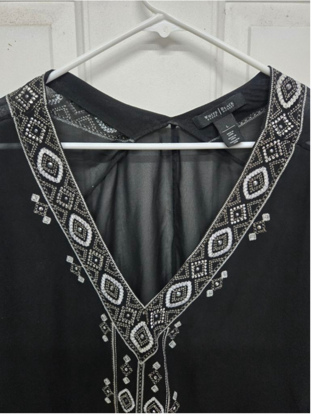 Women's White House Black Market Blouse L Black White Beaded - Picture 2 of 4